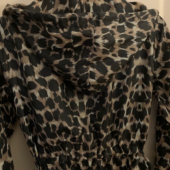 Jacket with hood- RazzleDazzle- Animal print- NEW- Very light for light rain - Picture 3 of 8